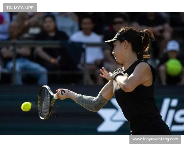 网球赛场风云再起 聚焦运动员拼搏与风采展示